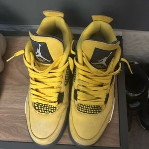 Men’s size 9.5 Jordan 4 lightning